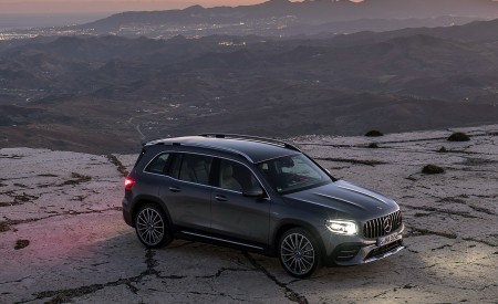 2021 Mercedes-AMG GLB 35 4MATIC (Color: Mountain Gray Metallic) Front Three-Quarter Wallpapers 450x275 (59)