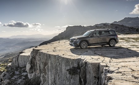 2021 Mercedes-AMG GLB 35 4MATIC (Color: Mountain Gray Metallic) Front Three-Quarter Wallpapers 450x275 (60)