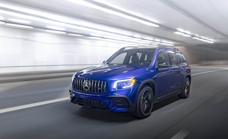 2021 Mercedes-AMG GLB 35 (US-Spec) Front Three-Quarter Wallpapers 450x275 (8)