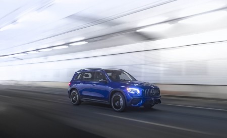 2021 Mercedes-AMG GLB 35 (US-Spec) Front Three-Quarter Wallpapers 450x275 (9)