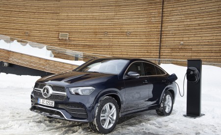 2021 Mercedes-Benz GLE Coupe 350 de 4MATIC Coupe (Color: Cavansite Blue Metallic; Diesel Plug-In Hybrid) Charging Wallpapers 450x275 (9)