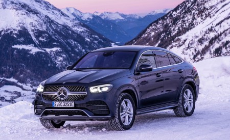 2021 Mercedes-Benz GLE Coupe 350 de 4MATIC Coupe (Color: Cavansite Blue Metallic; Diesel Plug-In Hybrid) Front Three-Quarter Wallpapers 450x275 (10)
