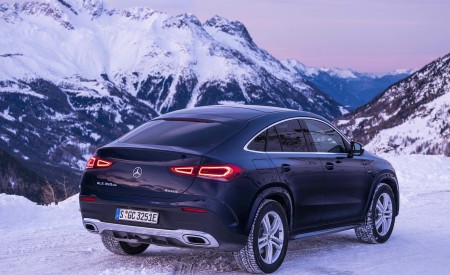 2021 Mercedes-Benz GLE Coupe 350 de 4MATIC Coupe (Color: Cavansite Blue Metallic; Diesel Plug-In Hybrid) Rear Three-Quarter Wallpapers 450x275 (12)
