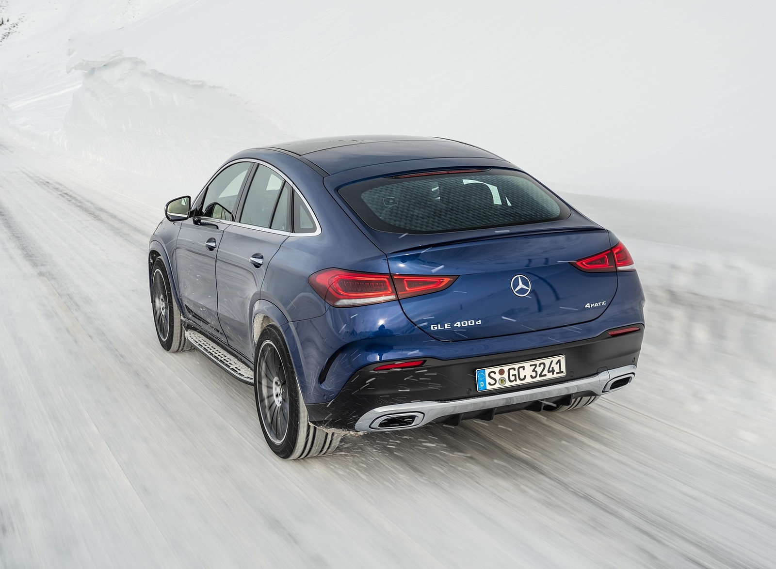 2021 Mercedes-Benz GLE Coupe 400 d 4MATIC Coupe (Color: Brilliant Blue Metallic) Rear Three-Quarter Wallpapers (3)