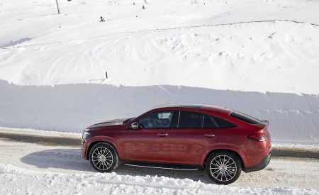 2021 Mercedes-Benz GLE Coupe 400 d 4MATIC Coupe (Color: Designo Hyacinth Red Metallic) Side Wallpapers 450x275 (21)