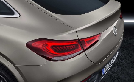 2021 Mercedes-Benz GLE Coupe (Color: Moyave Silver) Tail Light Wallpapers 450x275 (57)