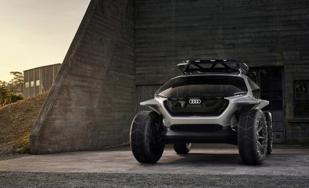 2019 Audi AITRAIL quattro Concept (Color: Solar Sky) Front Wallpapers 450x275 (19)