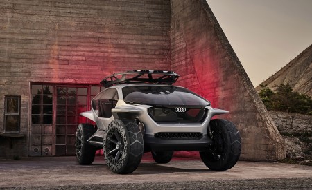 2019 Audi AITRAIL quattro Concept (Color: Solar Sky) Front Wallpapers 450x275 (20)