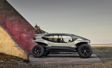 2019 Audi AITRAIL quattro Concept (Color: Solar Sky) Side Wallpapers 450x275 (21)