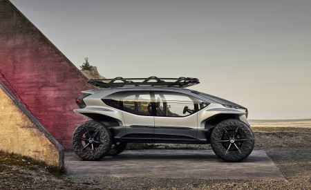 2019 Audi AITRAIL quattro Concept (Color: Solar Sky) Side Wallpapers 450x275 (22)