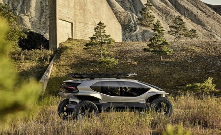 2019 Audi AITRAIL quattro Concept (Color: Solar Sky) Side Wallpapers 450x275 (16)