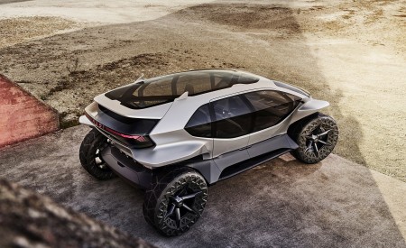 2019 Audi AITRAIL quattro Concept (Color: Solar Sky) Top Wallpapers 450x275 (13)