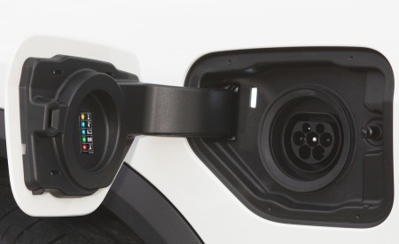 2019 BMW X5 xDrive45e iPerformance Charging Port Wallpapers 450x275 (62)