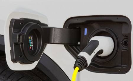 2019 BMW X5 xDrive45e iPerformance Charging Port Wallpapers 450x275 (61)