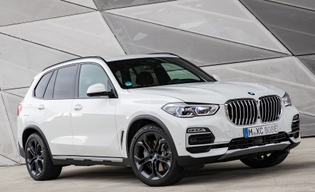 2019 BMW X5 xDrive45e iPerformance Front Three-Quarter Wallpapers 450x275 (44)