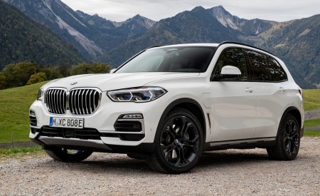 2019 BMW X5 xDrive45e iPerformance Front Three-Quarter Wallpapers 450x275 (32)