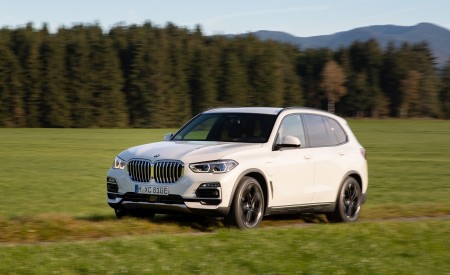 2019 BMW X5 xDrive45e iPerformance Front Three-Quarter Wallpapers 450x275 (22)