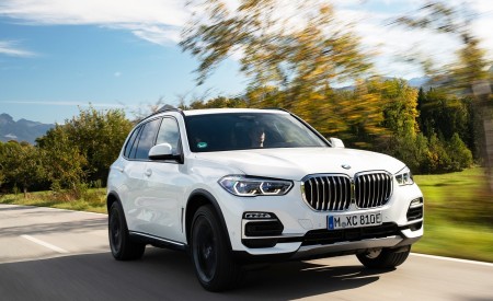 2019 BMW X5 xDrive45e iPerformance Front Three-Quarter Wallpapers 450x275 (2)