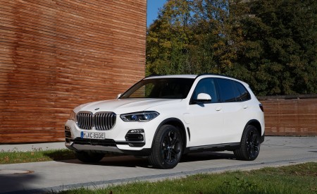 2019 BMW X5 xDrive45e iPerformance Front Three-Quarter Wallpapers 450x275 (23)