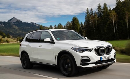 2019 BMW X5 xDrive45e iPerformance Front Three-Quarter Wallpapers 450x275 (3)