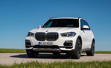 2019 BMW X5 xDrive45e iPerformance Front Three-Quarter Wallpapers 450x275 (46)