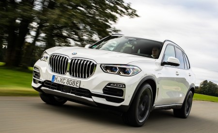 2019 BMW X5 xDrive45e iPerformance Front Three-Quarter Wallpapers 450x275 (34)