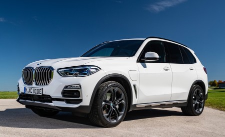 2019 BMW X5 xDrive45e iPerformance Front Three-Quarter Wallpapers 450x275 (47)