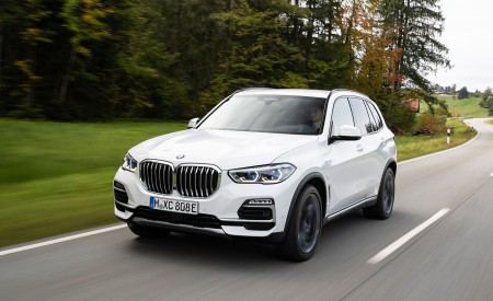 2019 BMW X5 xDrive45e iPerformance Front Three-Quarter Wallpapers 450x275 (35)
