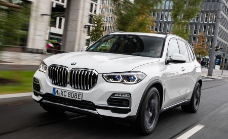 2019 BMW X5 xDrive45e iPerformance Front Three-Quarter Wallpapers 450x275 (25)