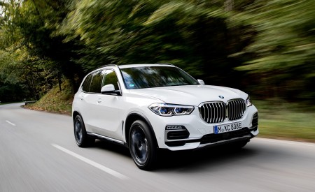 2019 BMW X5 xDrive45e iPerformance Front Three-Quarter Wallpapers 450x275 (5)