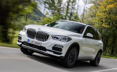 2019 BMW X5 xDrive45e iPerformance Front Three-Quarter Wallpapers 450x275 (36)