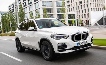2019 BMW X5 xDrive45e iPerformance Front Three-Quarter Wallpapers 450x275 (14)