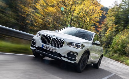 2019 BMW X5 xDrive45e iPerformance Front Three-Quarter Wallpapers 450x275 (6)