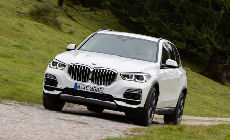 2019 BMW X5 xDrive45e iPerformance Front Three-Quarter Wallpapers 450x275 (37)