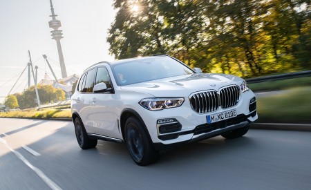 2019 BMW X5 xDrive45e iPerformance Front Three-Quarter Wallpapers 450x275 (17)