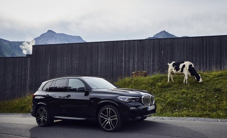 2019 BMW X5 xDrive45e iPerformance Front Three-Quarter Wallpapers 450x275 (91)