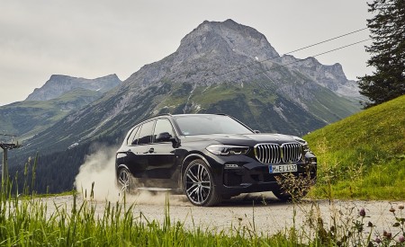 2019 BMW X5 xDrive45e iPerformance Front Three-Quarter Wallpapers 450x275 (87)