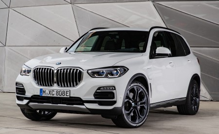 2019 BMW X5 xDrive45e iPerformance Front Three-Quarter Wallpapers 450x275 (48)
