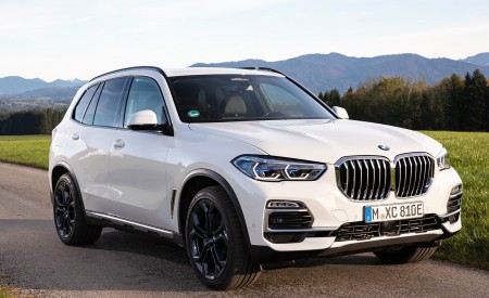 2019 BMW X5 xDrive45e iPerformance Front Three-Quarter Wallpapers 450x275 (39)