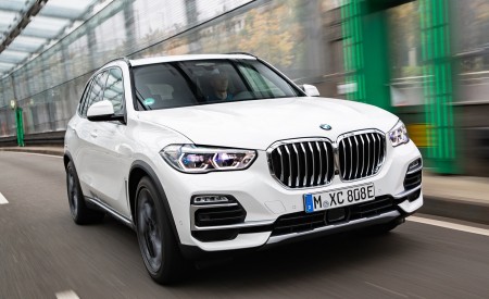 2019 BMW X5 xDrive45e iPerformance Front Three-Quarter Wallpapers 450x275 (19)