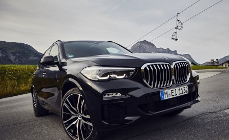2019 BMW X5 xDrive45e iPerformance Front Wallpapers 450x275 (93)
