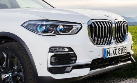 2019 BMW X5 xDrive45e iPerformance Headlight Wallpapers 450x275 (59)