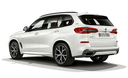 2019 BMW X5 xDrive45e iPerformance Rear Three-Quarter Wallpapers 450x275 (102)