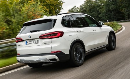 2019 BMW X5 xDrive45e iPerformance Rear Three-Quarter Wallpapers 450x275 (42)
