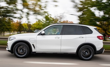 2019 BMW X5 xDrive45e iPerformance Side Wallpapers 450x275 (29)