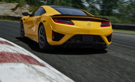 2020 Acura NSX (Color: Indy Yellow Pearl) Rear Three-Quarter Wallpapers 450x275 (6)