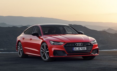 2020 Audi A7 Sportback 55 TFSI e quattro (Plug-In Hybrid; Color: Tango Red) Front Three-Quarter Wallpapers 450x275 (65)