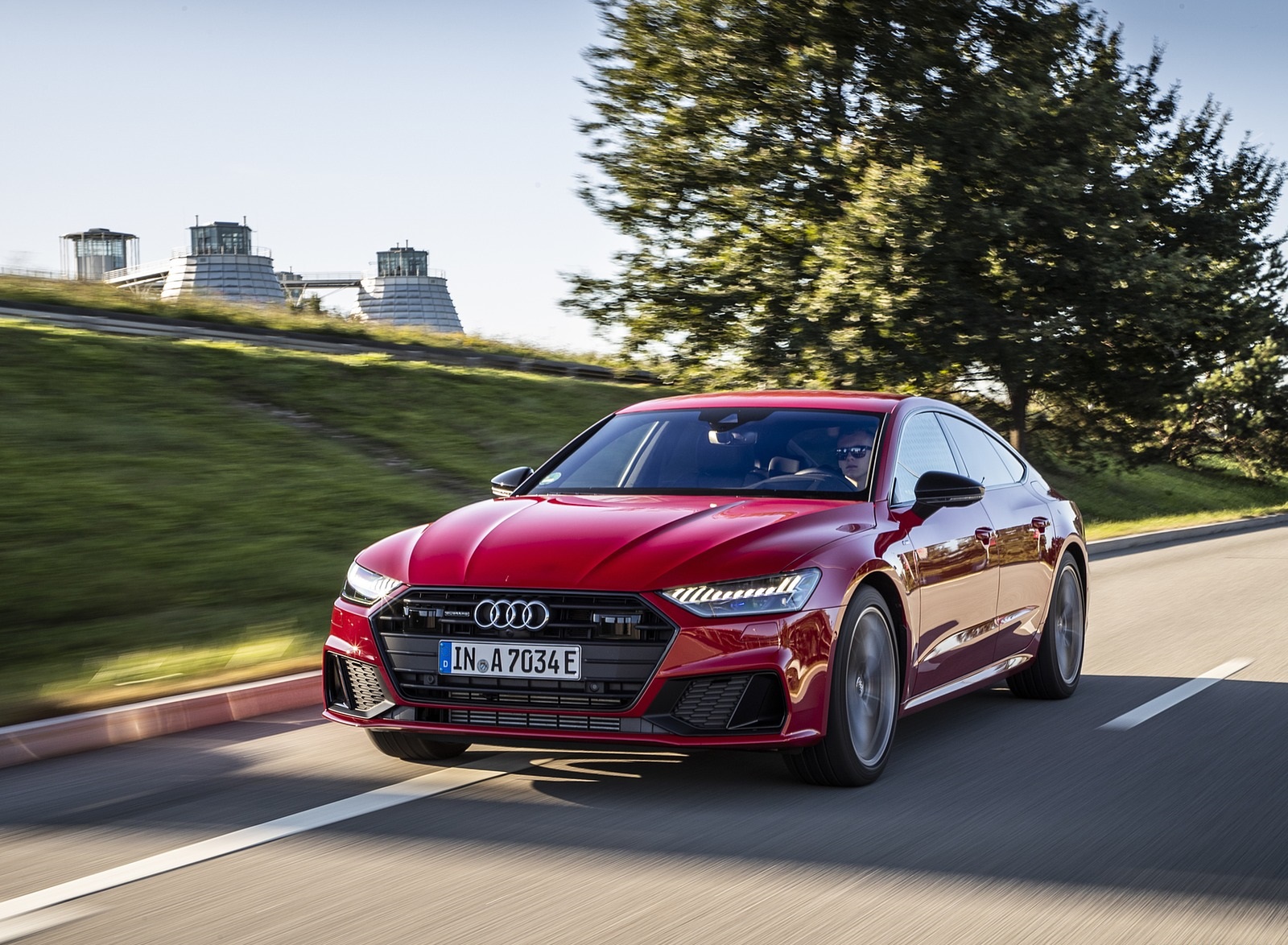 2020 Audi A7 Sportback 55 TFSI e quattro Plug-In Hybrid (Color: Tango Red) Front Three-Quarter Wallpapers (11)