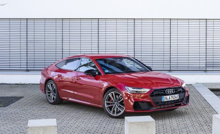 2020 Audi A7 Sportback 55 TFSI e quattro Plug-In Hybrid (Color: Tango Red) Front Three-Quarter Wallpapers 450x275 (26)