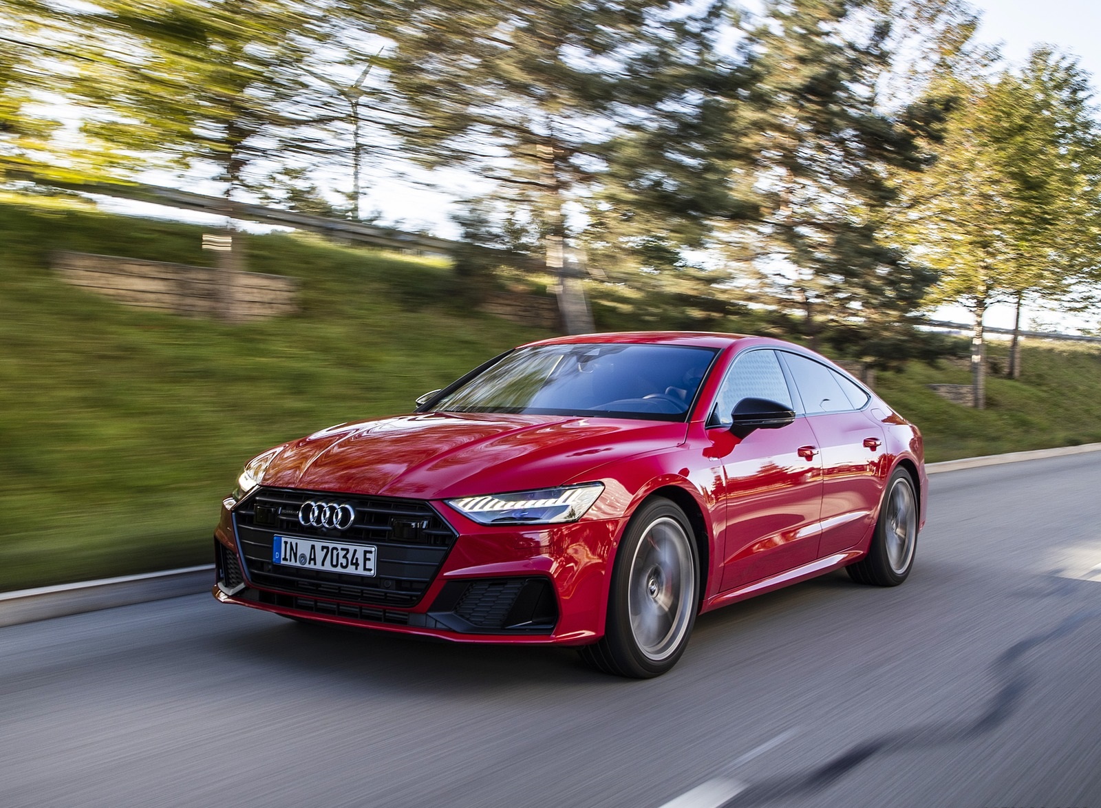 2020 Audi A7 Sportback 55 TFSI e quattro Plug-In Hybrid (Color: Tango Red) Front Three-Quarter Wallpapers (12)